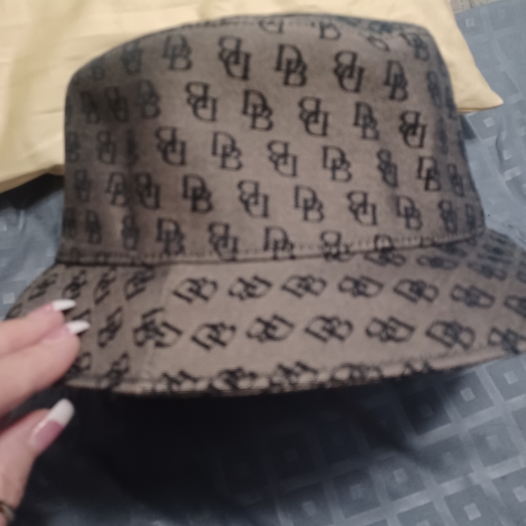 Hat - Picture 3 of 3